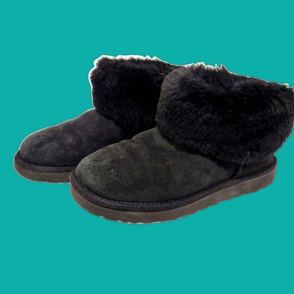 UGG Classic Mini Fluff Genuine Shearling Bootie Black Size 6 MSRP $150 1106757 - Picture 1 of 7